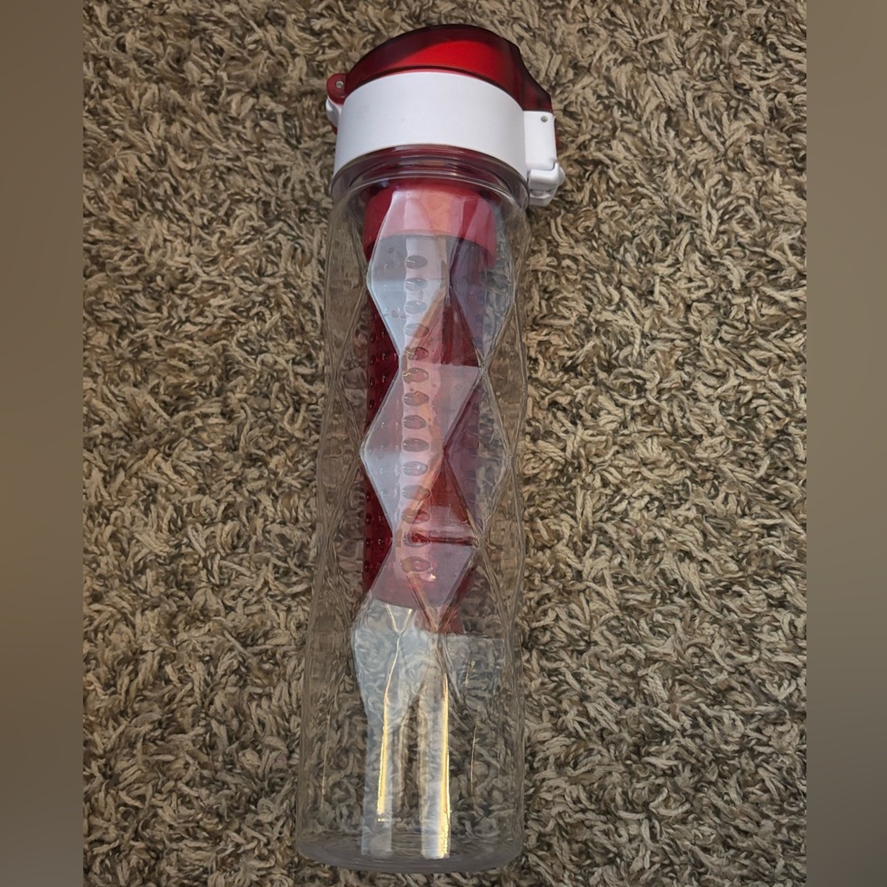 ROVE on the go water bottle Clear Water Bottle with Red Infuser
